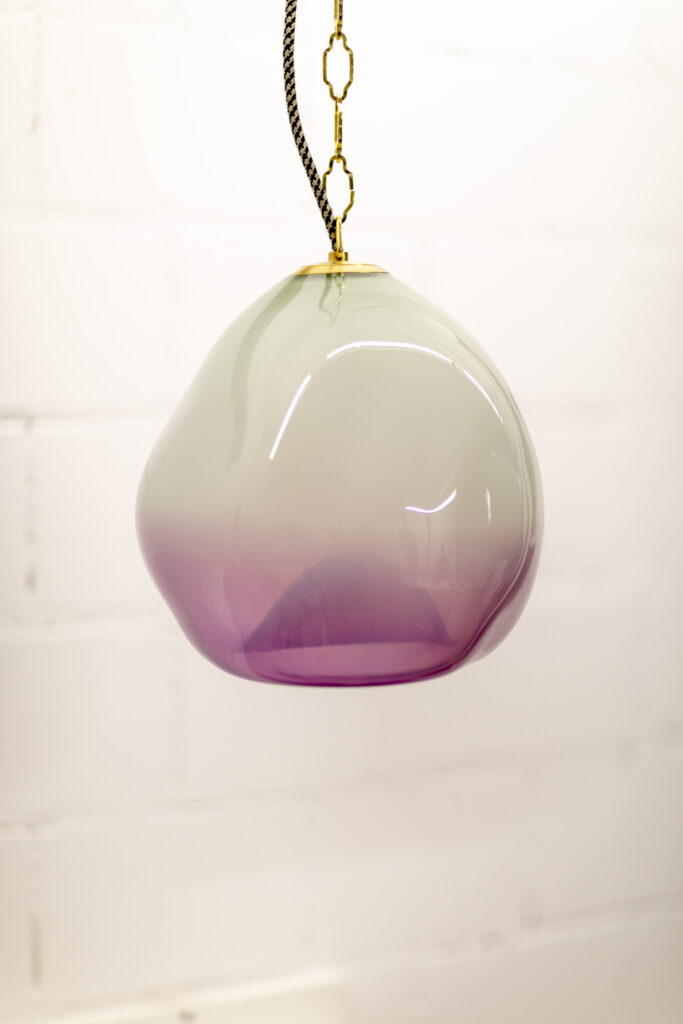 ANDREA HELLER 'Omni (Opal-Graublau-Heliotrop)' 2022 handmade glass, cable, chain ca. 25 x 22 x 22 cm  (9 7/8 x 8 5/8 x 8 5/8 in.) Foto © Balz Murer