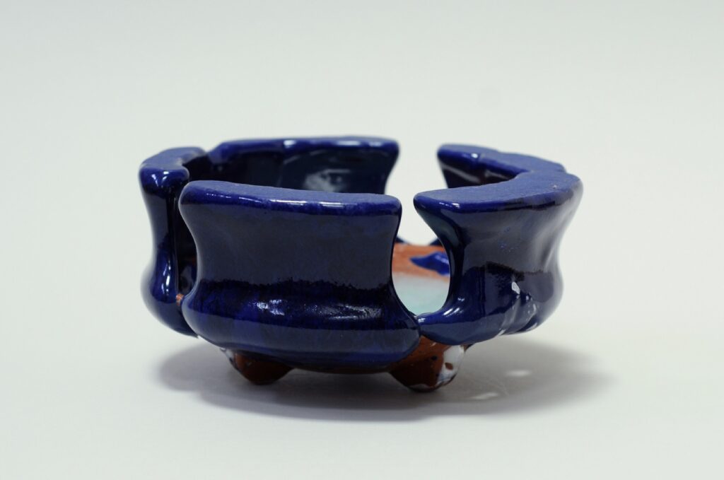 ESTELLE GASSMANN 'Blue' 2014 Gefundene Tonschale, Glasur/Porzellan/Pigmente, 17.5 x 18 x 8.5 cm  (6 7/8 x 7 1/8 x 3 3/8 in.)