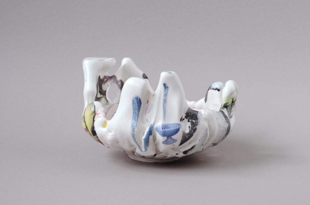 ESTELLE GASSMANN 'Früchteschale mit Sommervogel' 2012 Steinzeugschale, Glasur/Porzellan, Porzellan,  Abschiebebild nach Originalfotografik / Digitaldruck 22 x 20 x 12.5 cm  (8 5/8 x 7 7/8 x 4 7/8 in.)