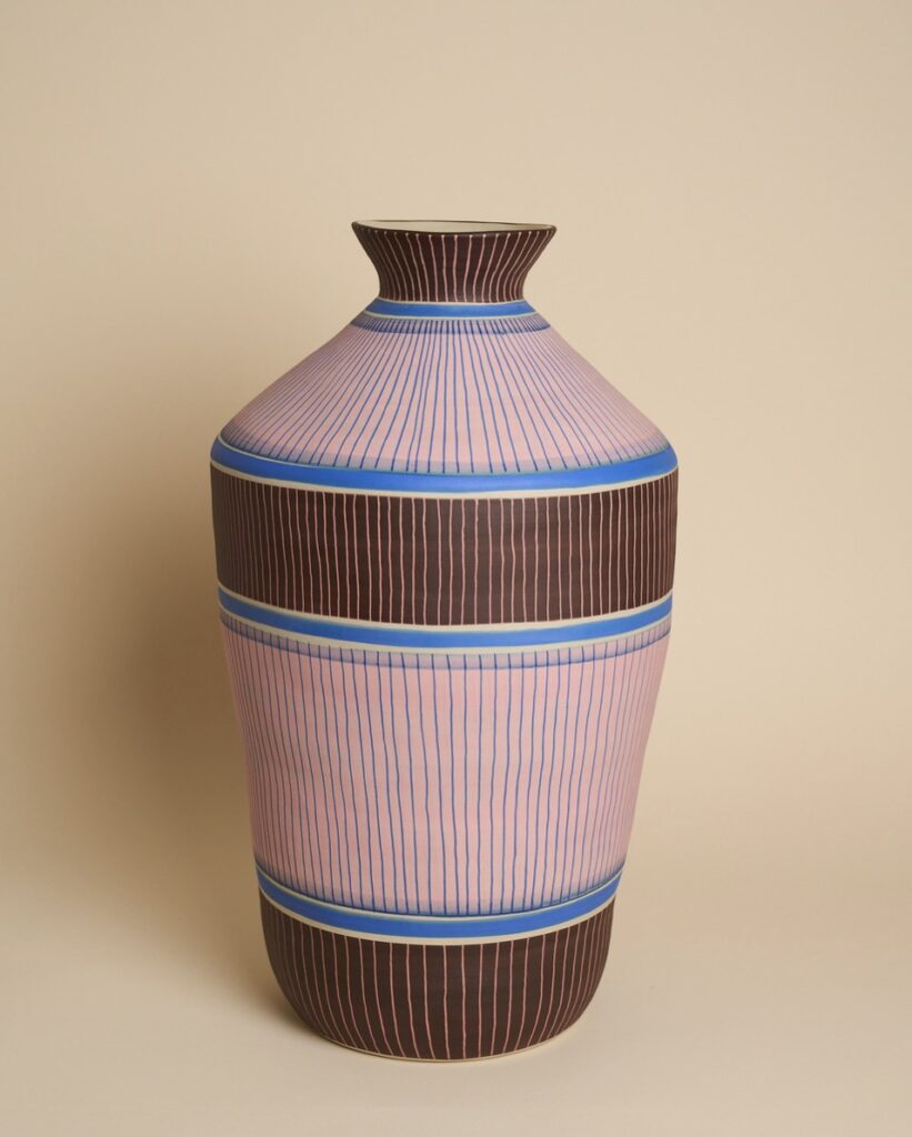 SIMONE FENNEL 'MARA' 2026 Keramik, Steinzeugton beige Handaufbau, Innen Glasur hochglanz 52 x 28 x 28 cm  (20 1/2 x 11  x 11  in.)